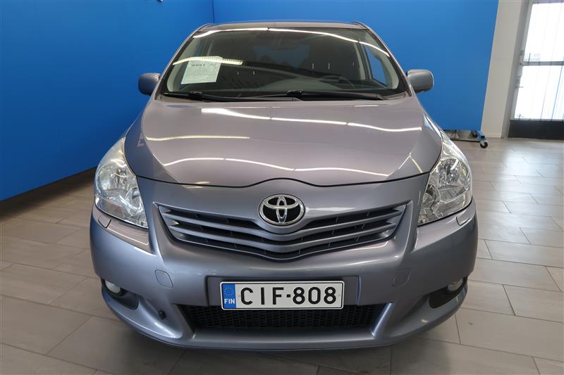 Toyota Verso 2011