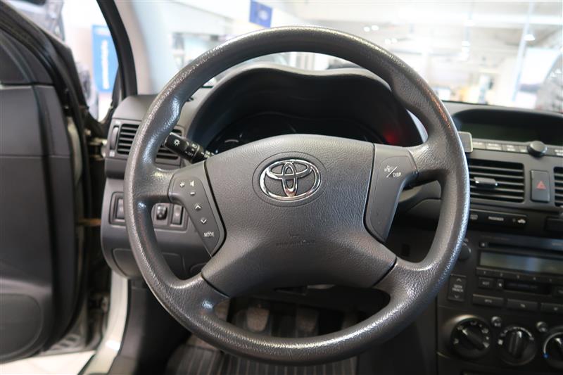TOYOTA AVENSIS 2004