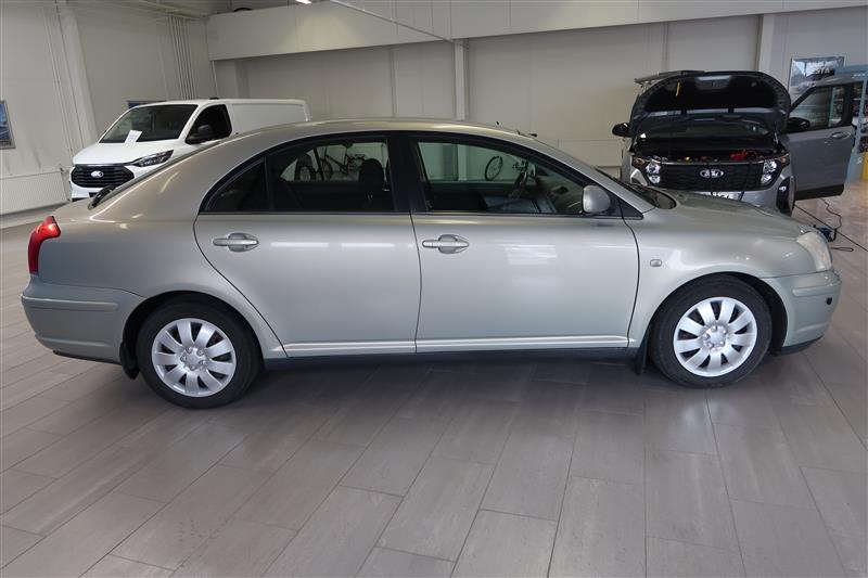 TOYOTA AVENSIS 2004