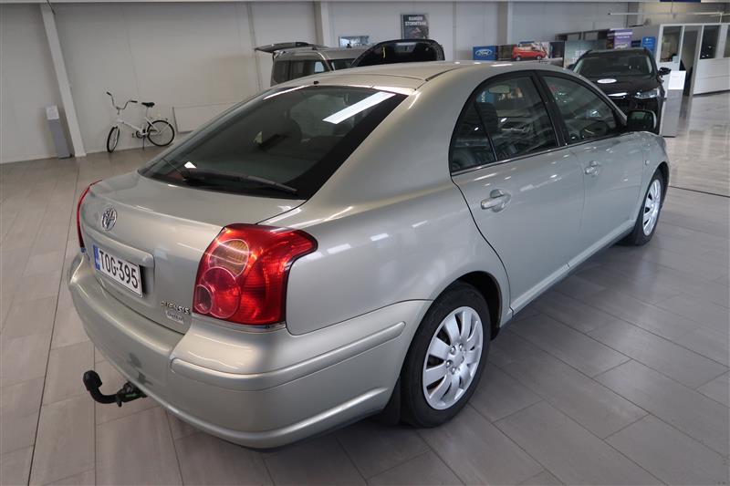 TOYOTA AVENSIS 2004
