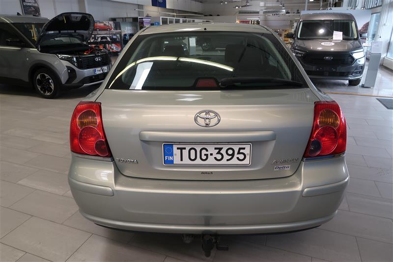 TOYOTA AVENSIS 2004