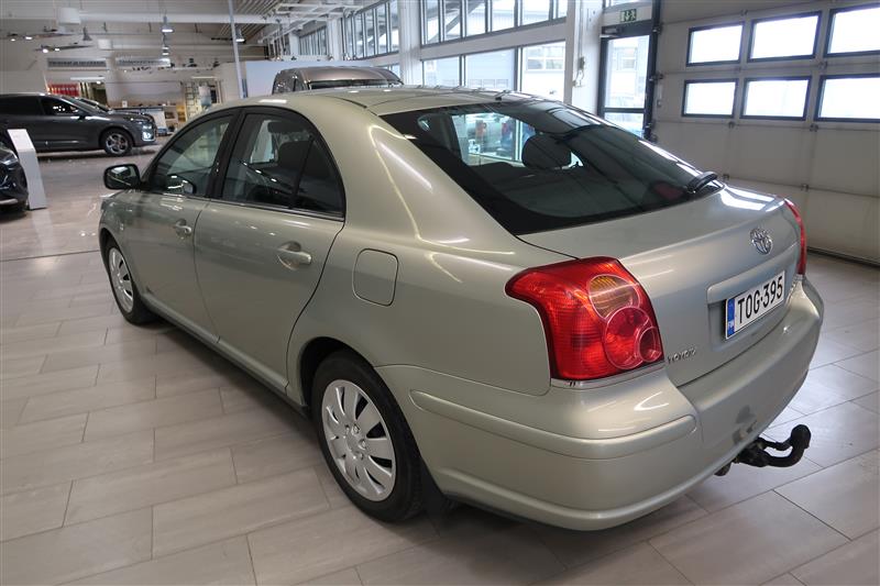 TOYOTA AVENSIS 2004