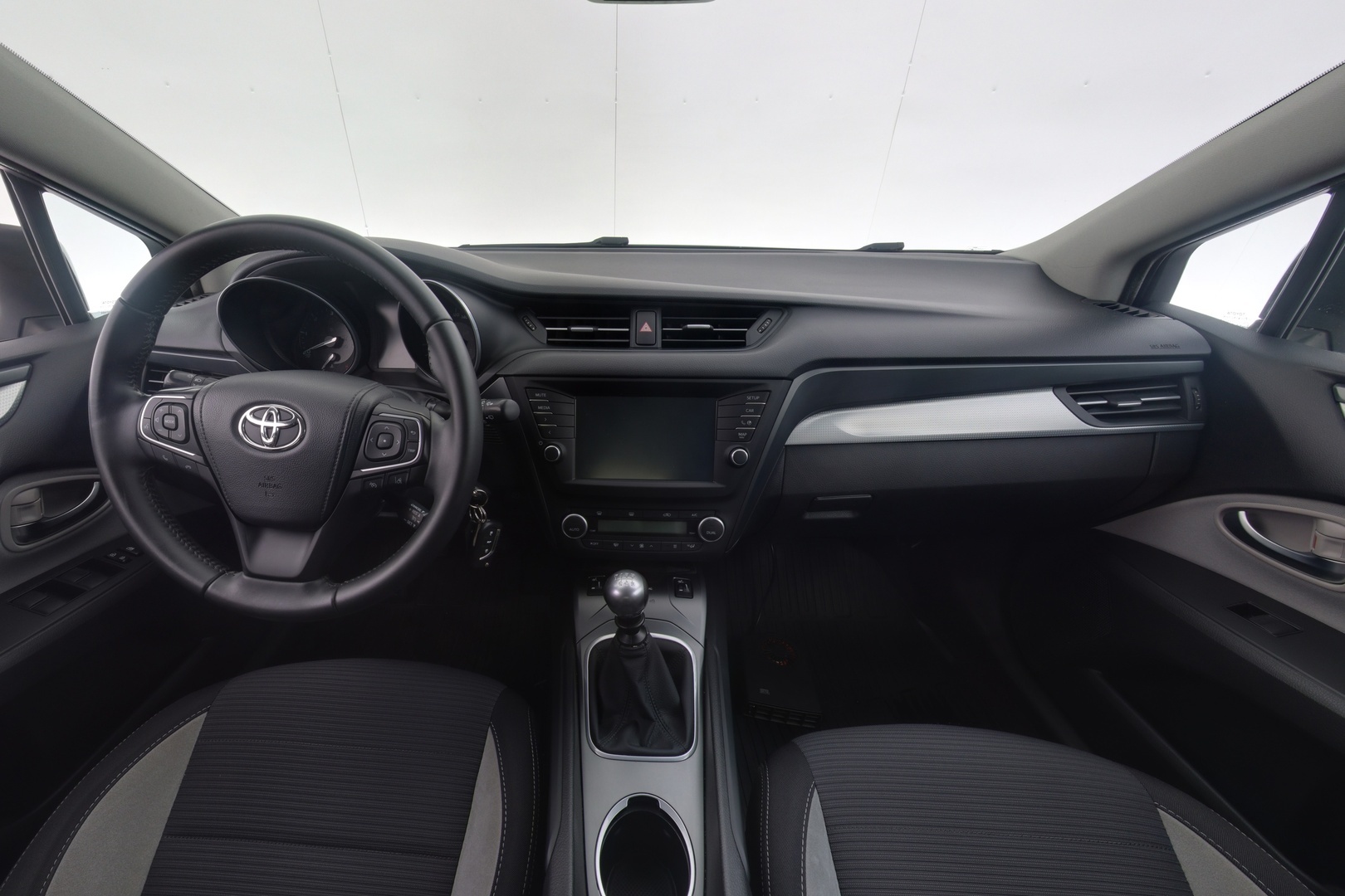 TOYOTA Avensis 2016