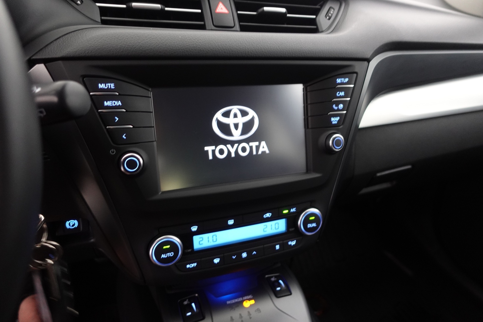 TOYOTA Avensis 2016