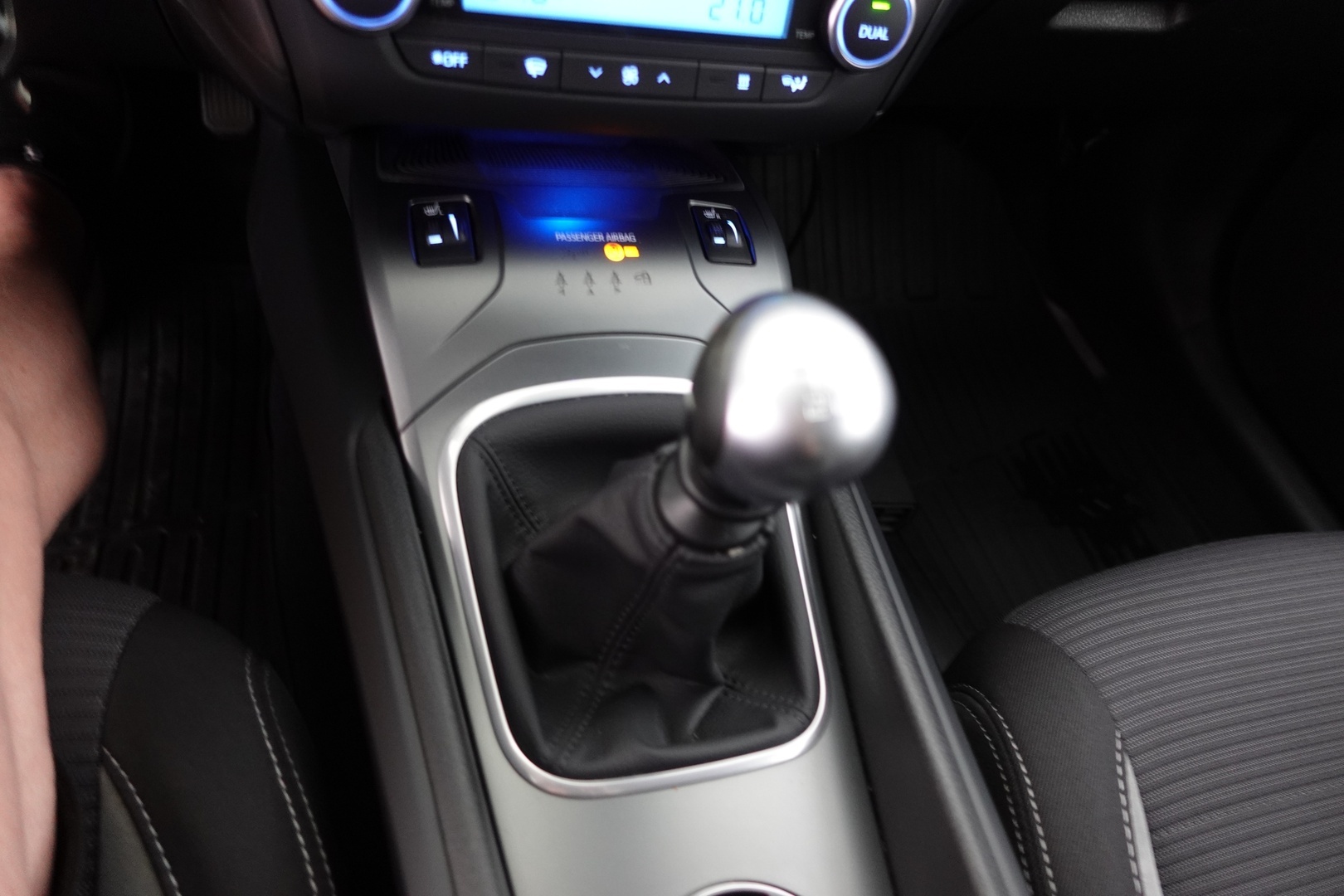 TOYOTA Avensis 2016
