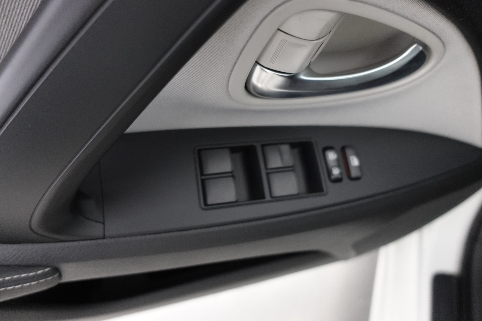 TOYOTA Avensis 2016