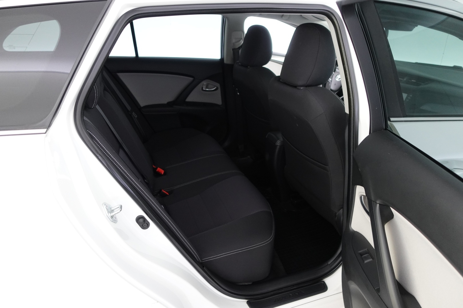 TOYOTA Avensis 2016