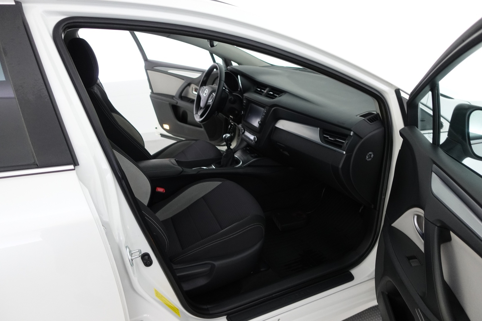TOYOTA Avensis 2016