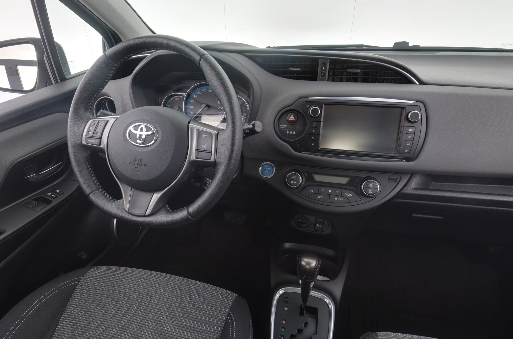 TOYOTA Yaris 2014