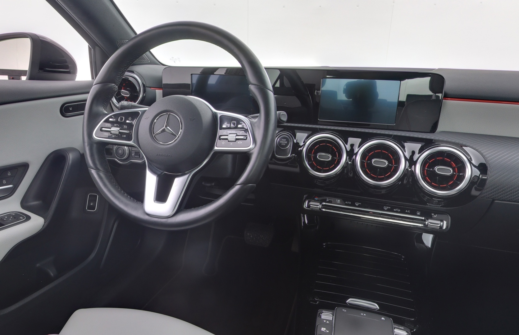 MERCEDES-BENZ A 2020