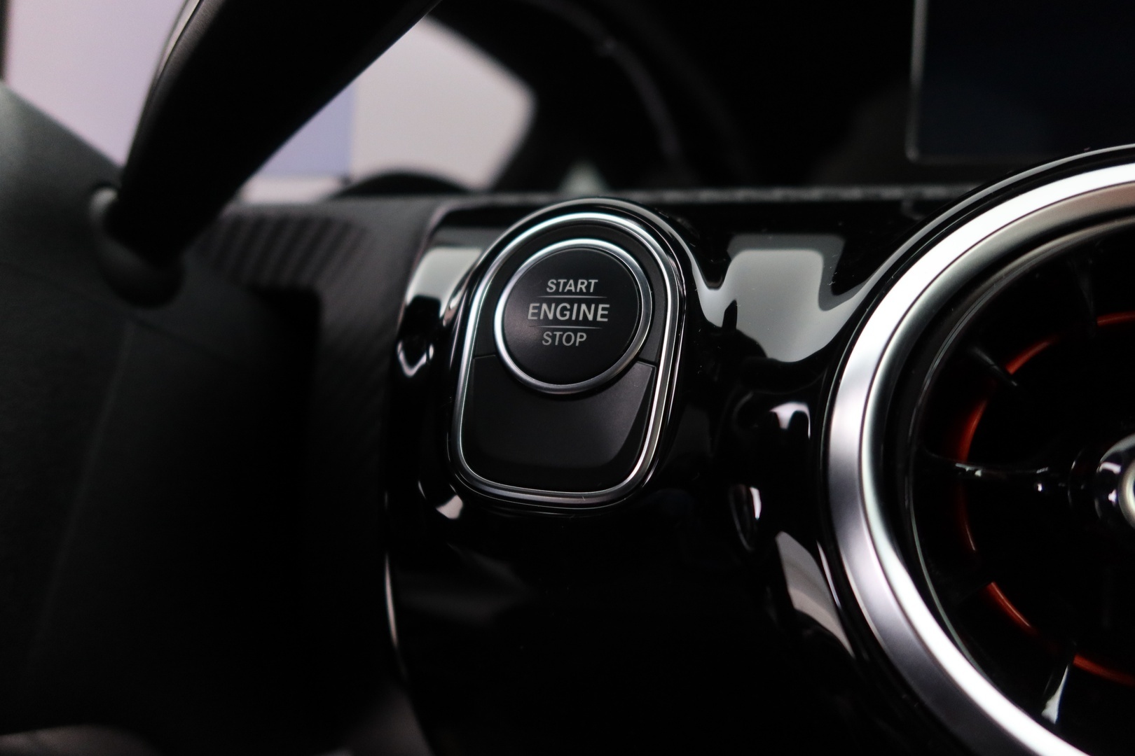 MERCEDES-BENZ A 2020