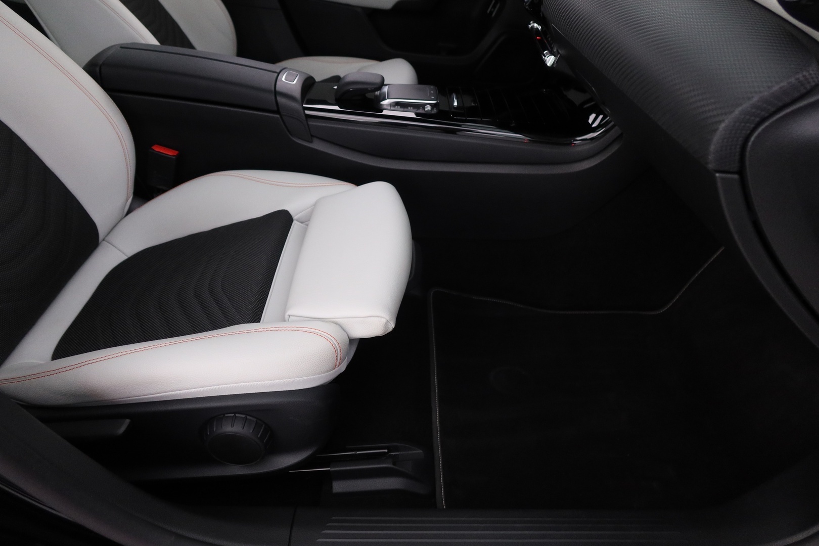 MERCEDES-BENZ A 2020