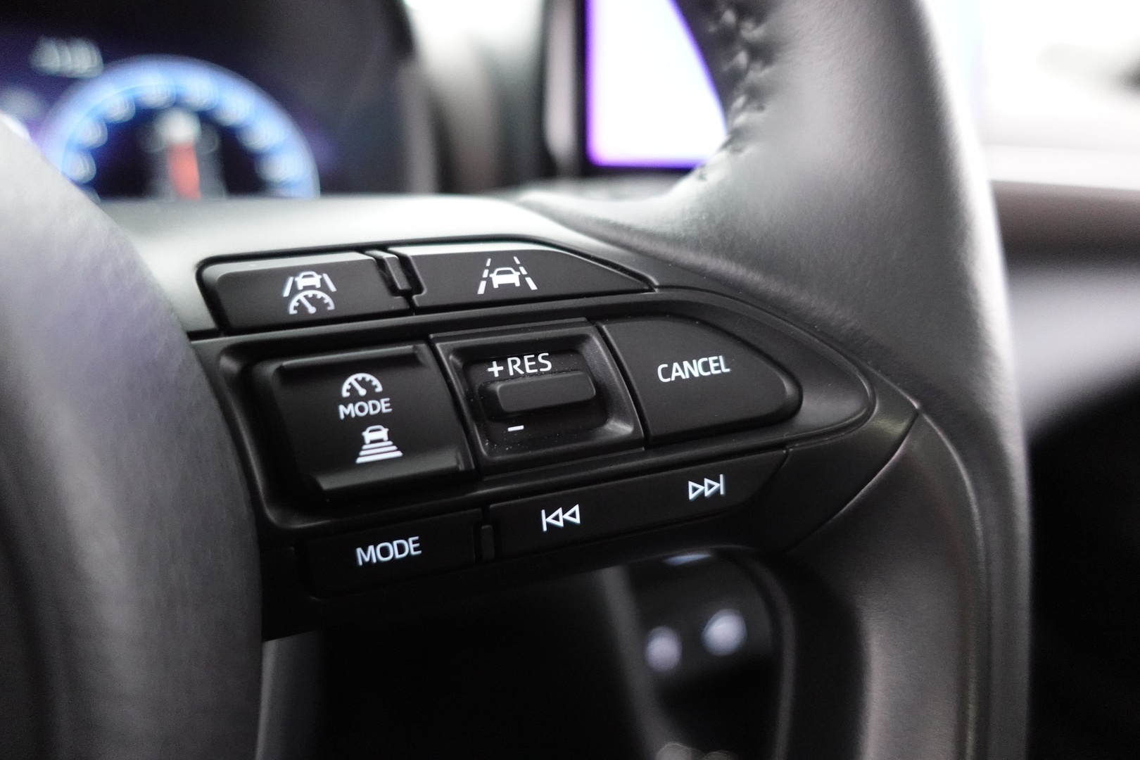 TOYOTA Yaris Cross 2024