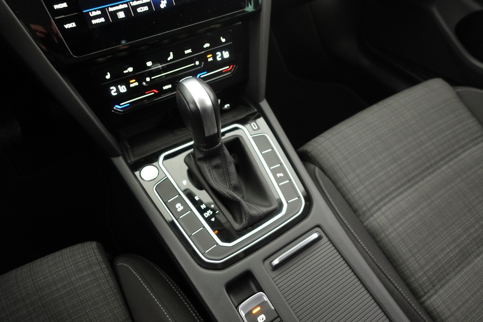 VOLKSWAGEN Passat 2021