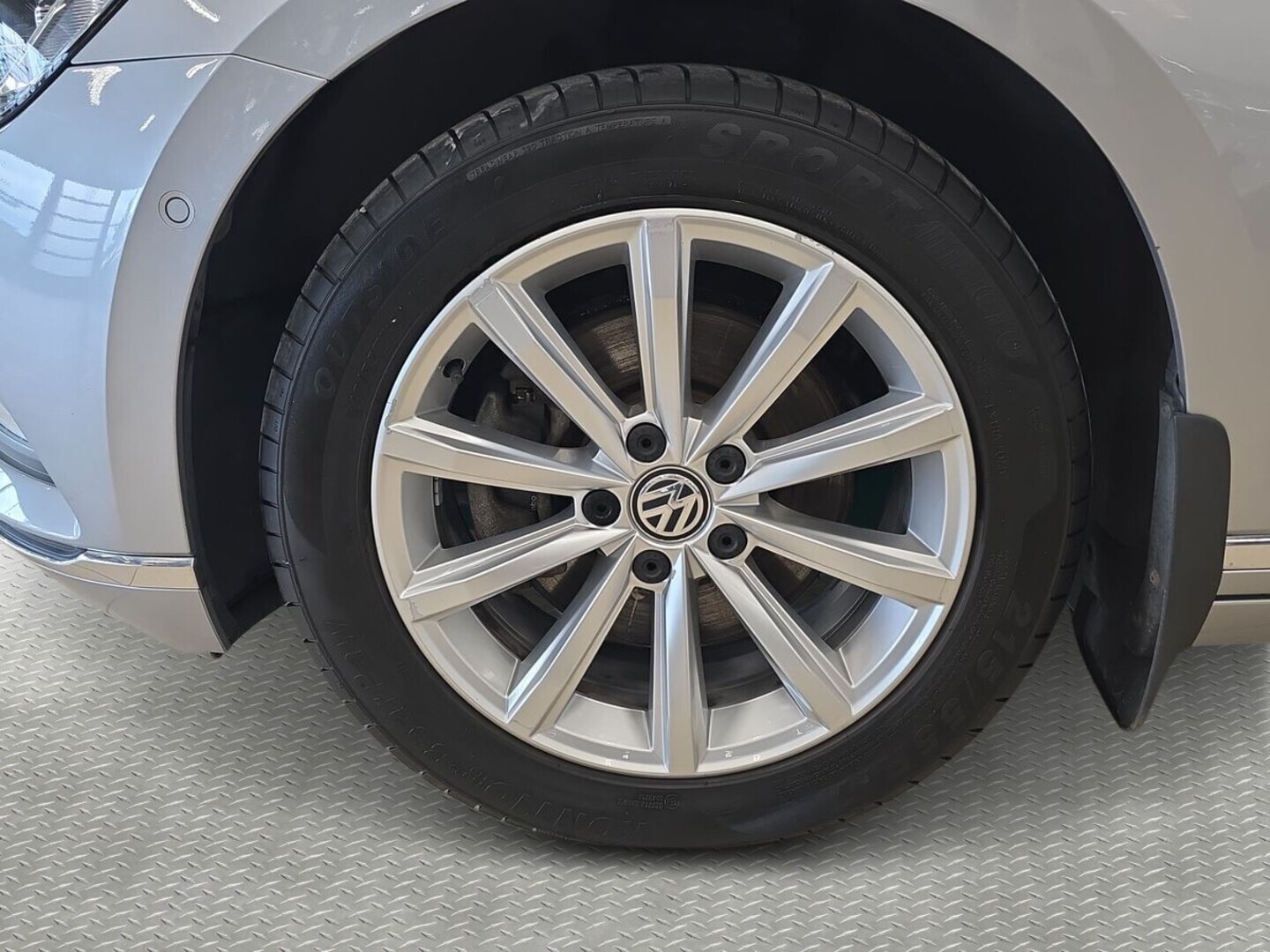 VOLKSWAGEN Passat 13