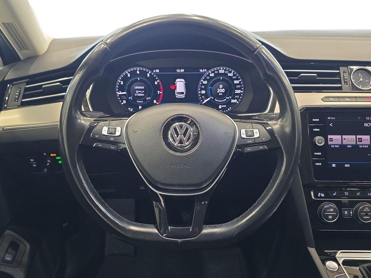 VOLKSWAGEN Passat 17