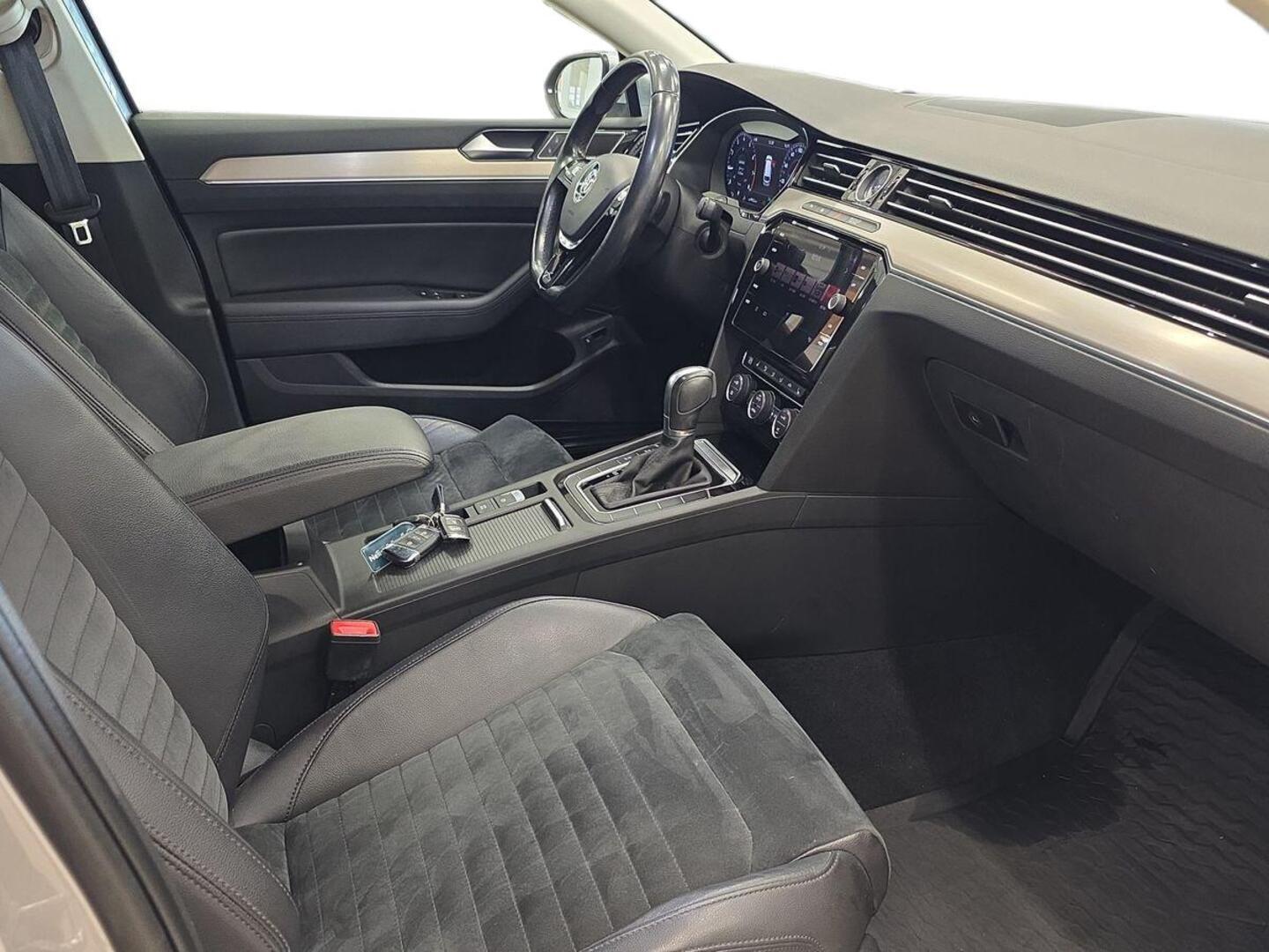 VOLKSWAGEN Passat 20