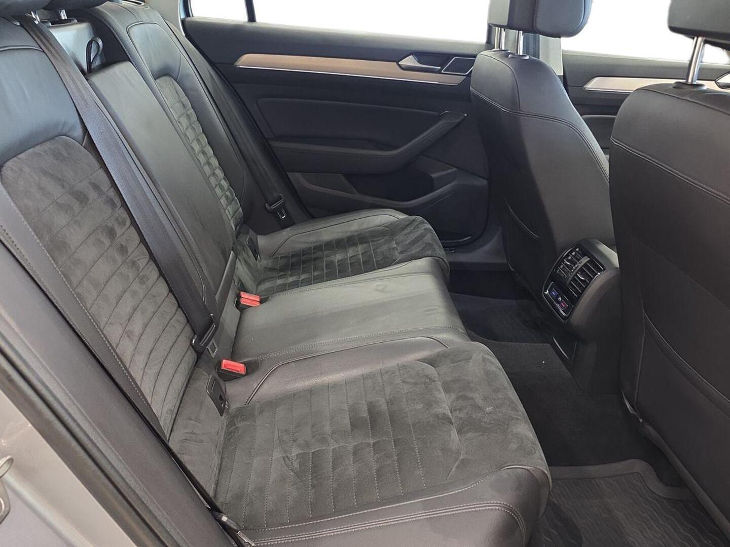VOLKSWAGEN Passat 22