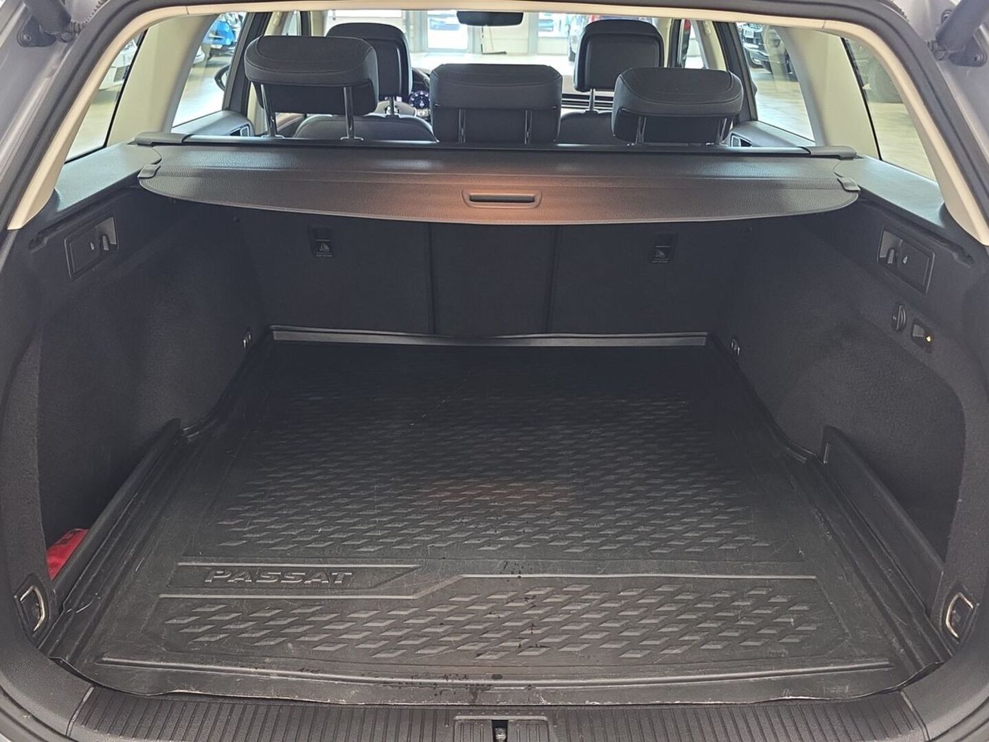 VOLKSWAGEN Passat 23
