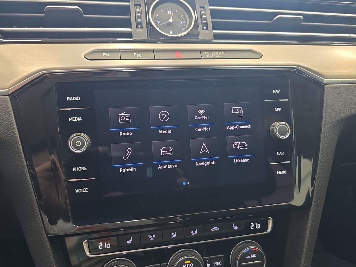 VOLKSWAGEN Passat 26