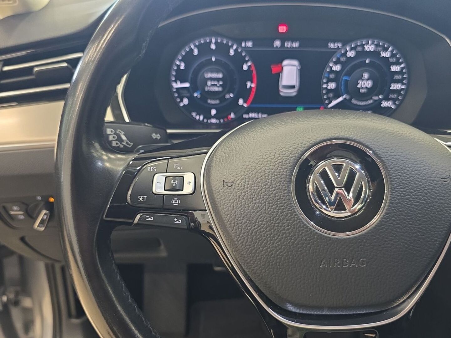 VOLKSWAGEN Passat 28