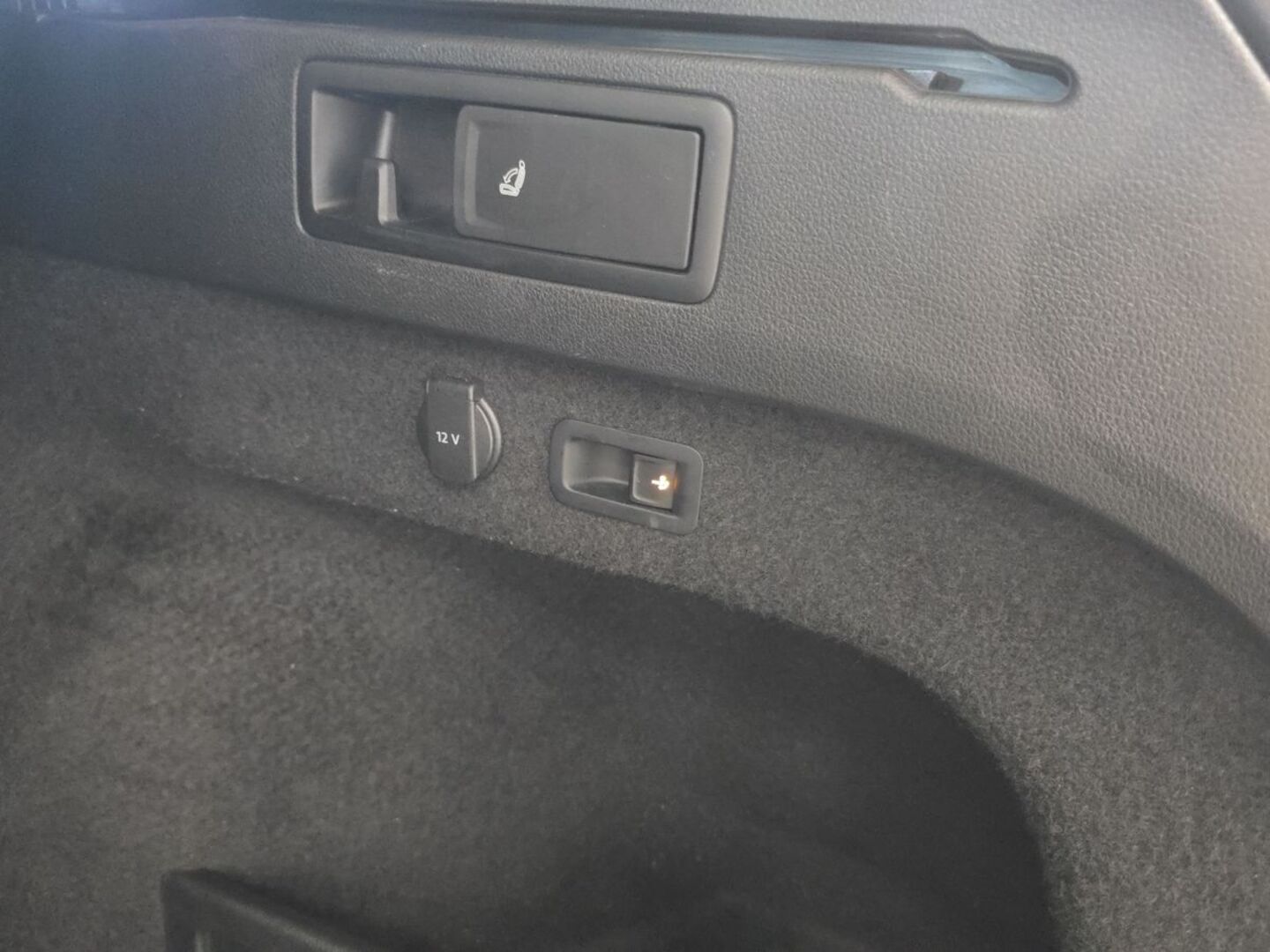 VOLKSWAGEN Passat 31