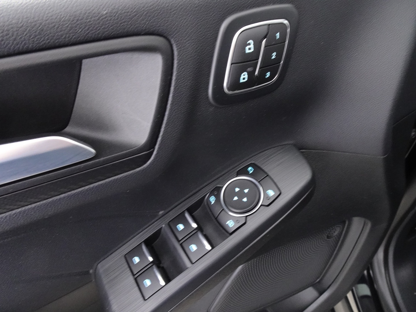 FORD Kuga 18