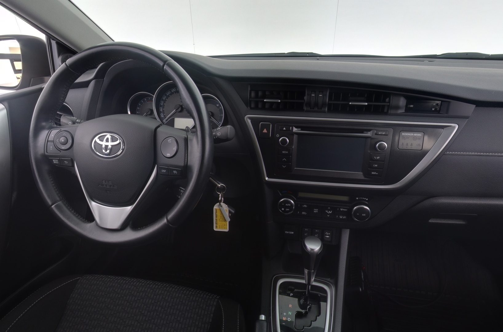 TOYOTA Auris 2015