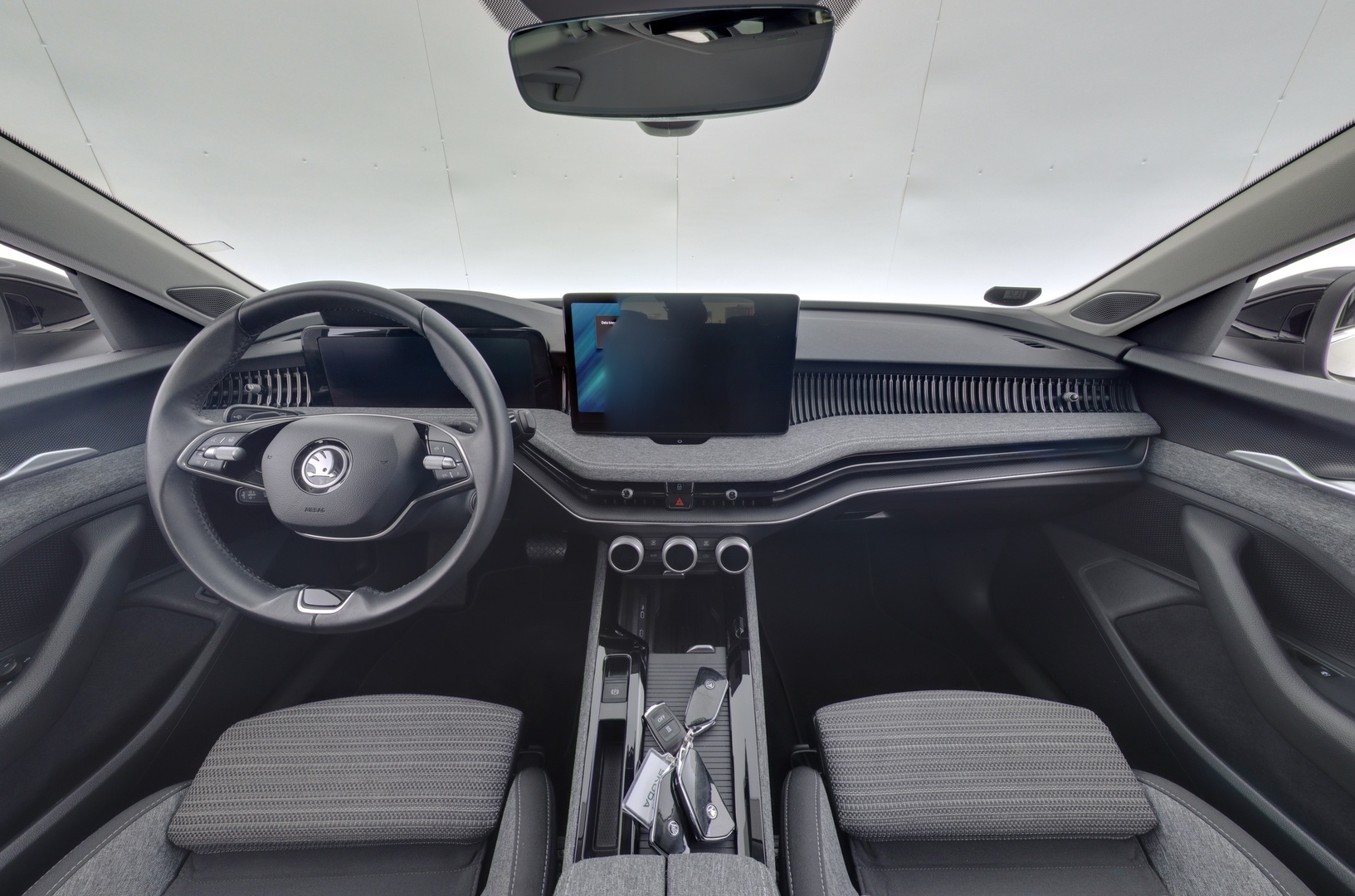 SKODA Superb 2025