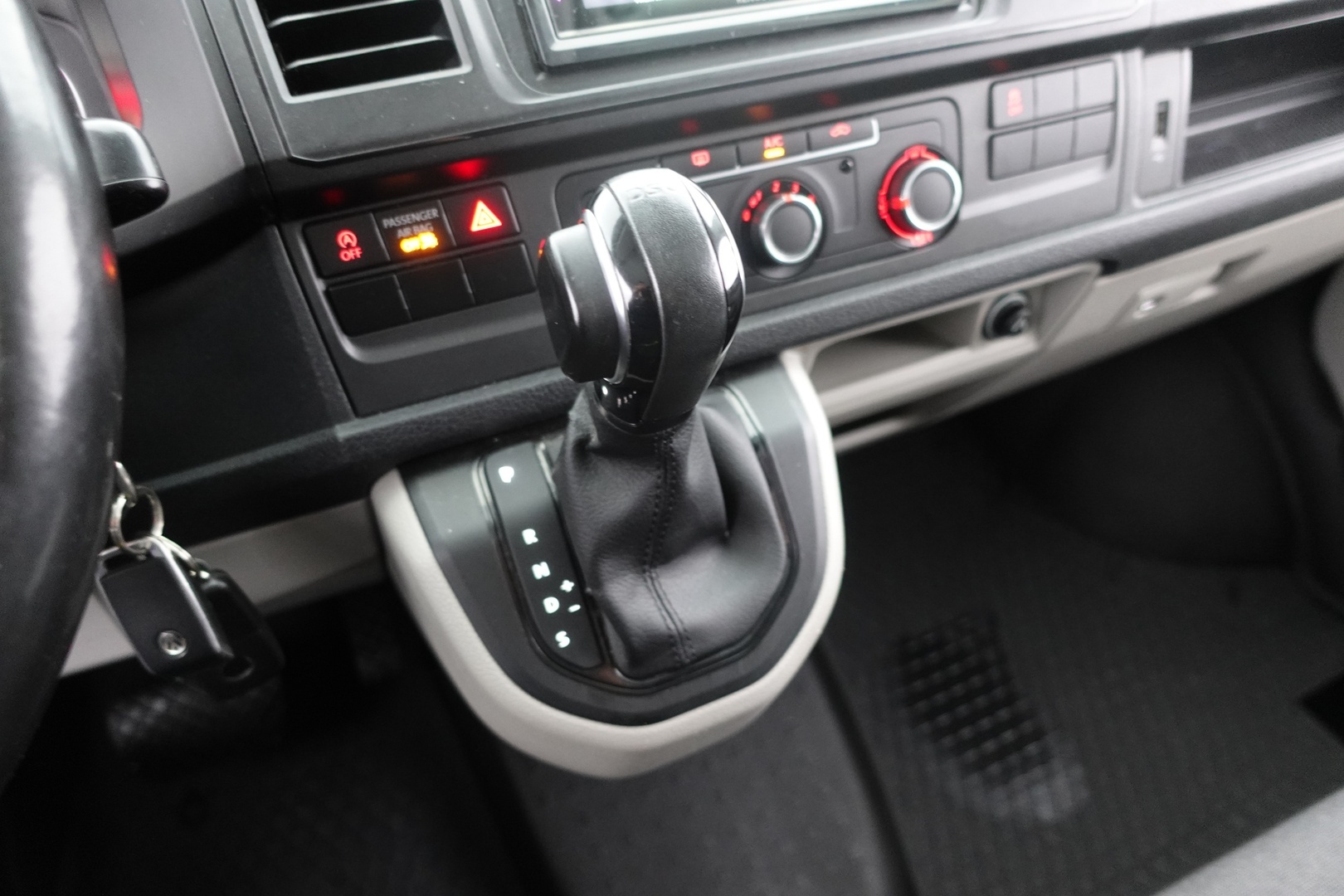 VOLKSWAGEN Transporter 2018