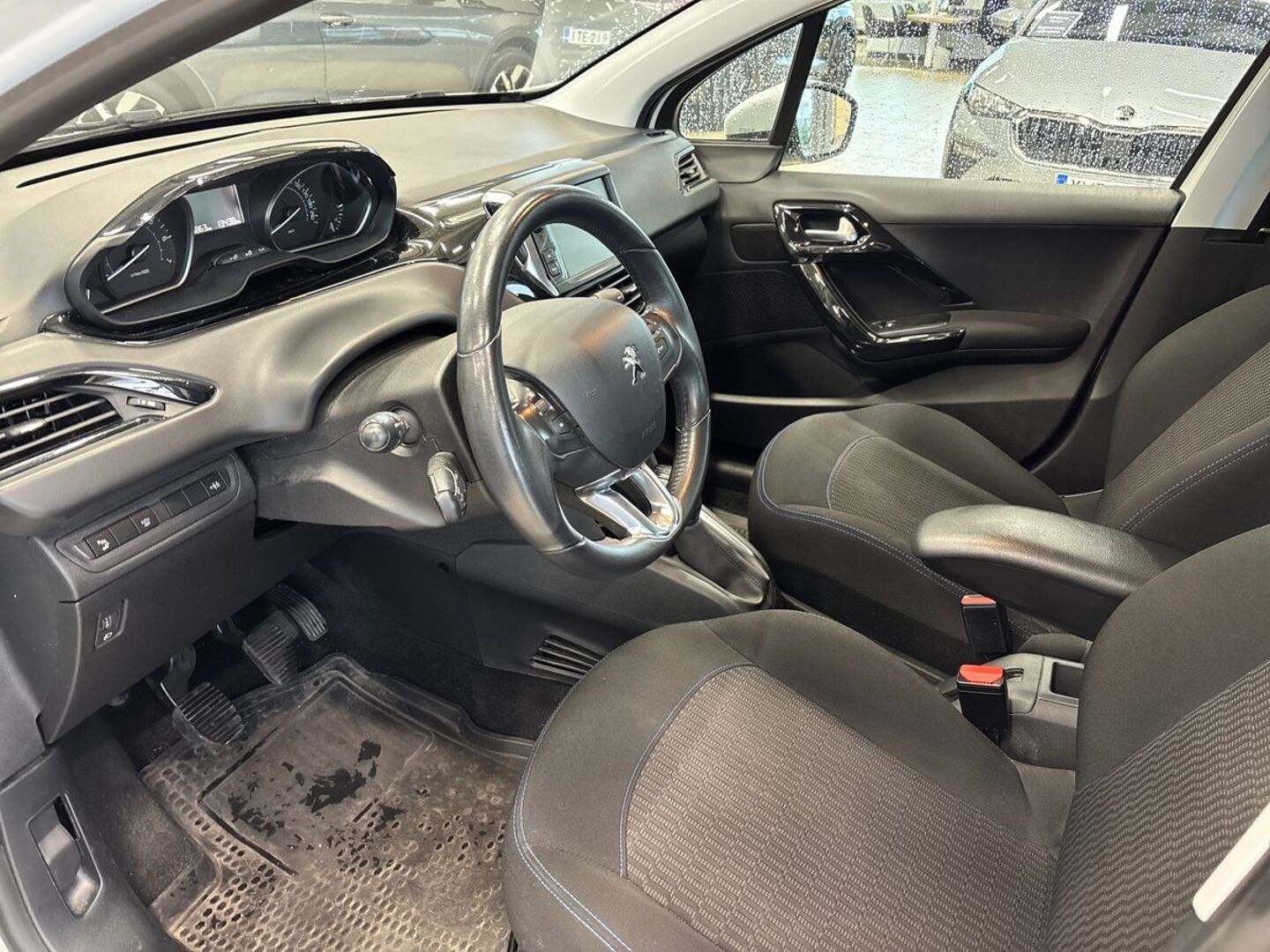 PEUGEOT 208 2018