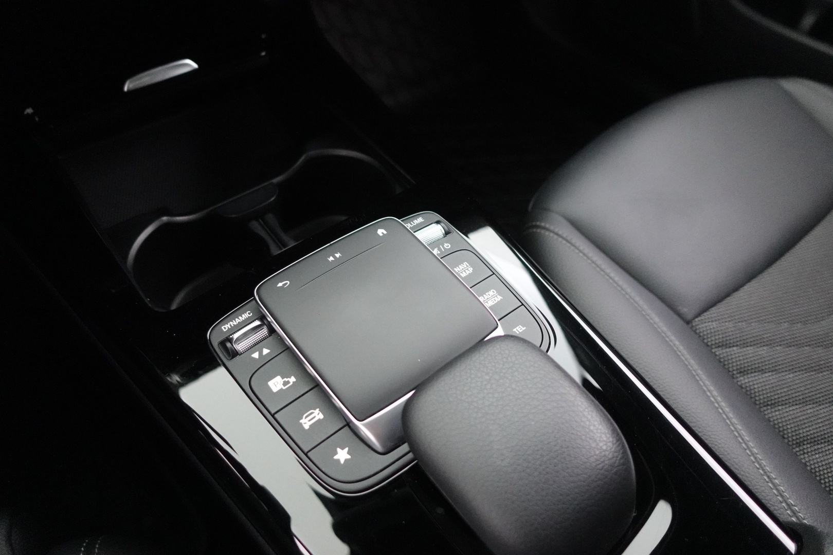 MERCEDES-BENZ CLA 2023