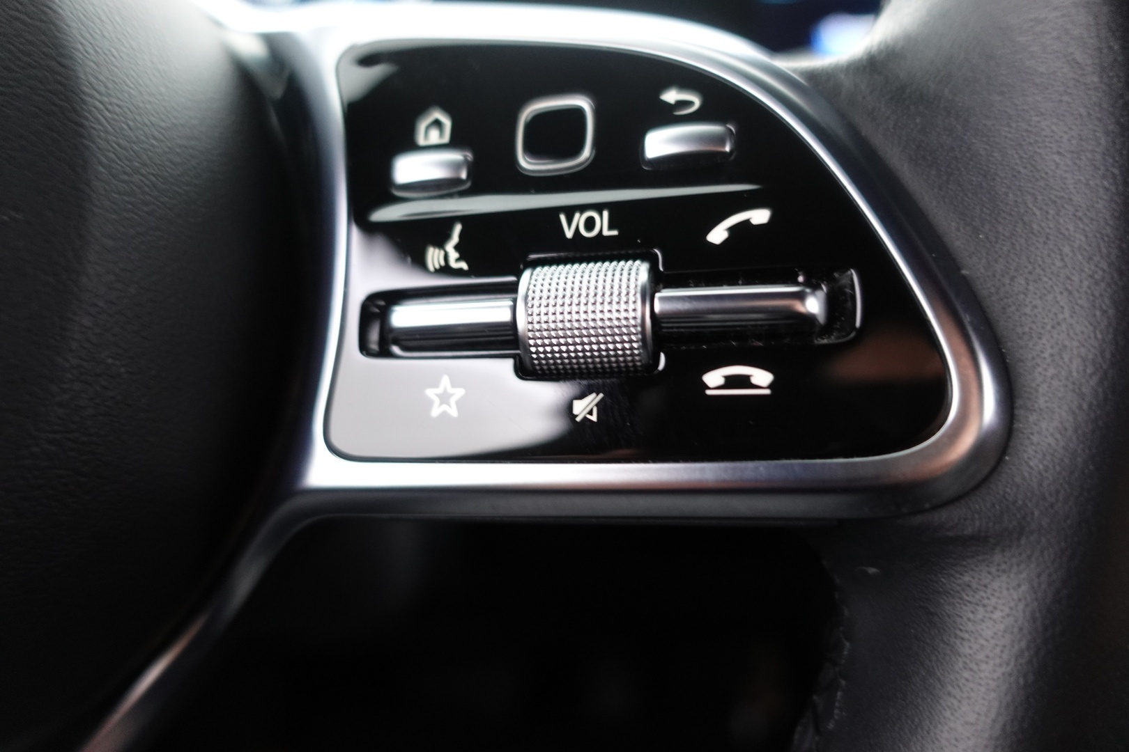 MERCEDES-BENZ CLA 2023