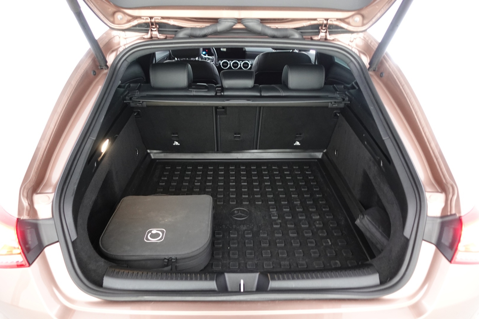 MERCEDES-BENZ CLA 2023