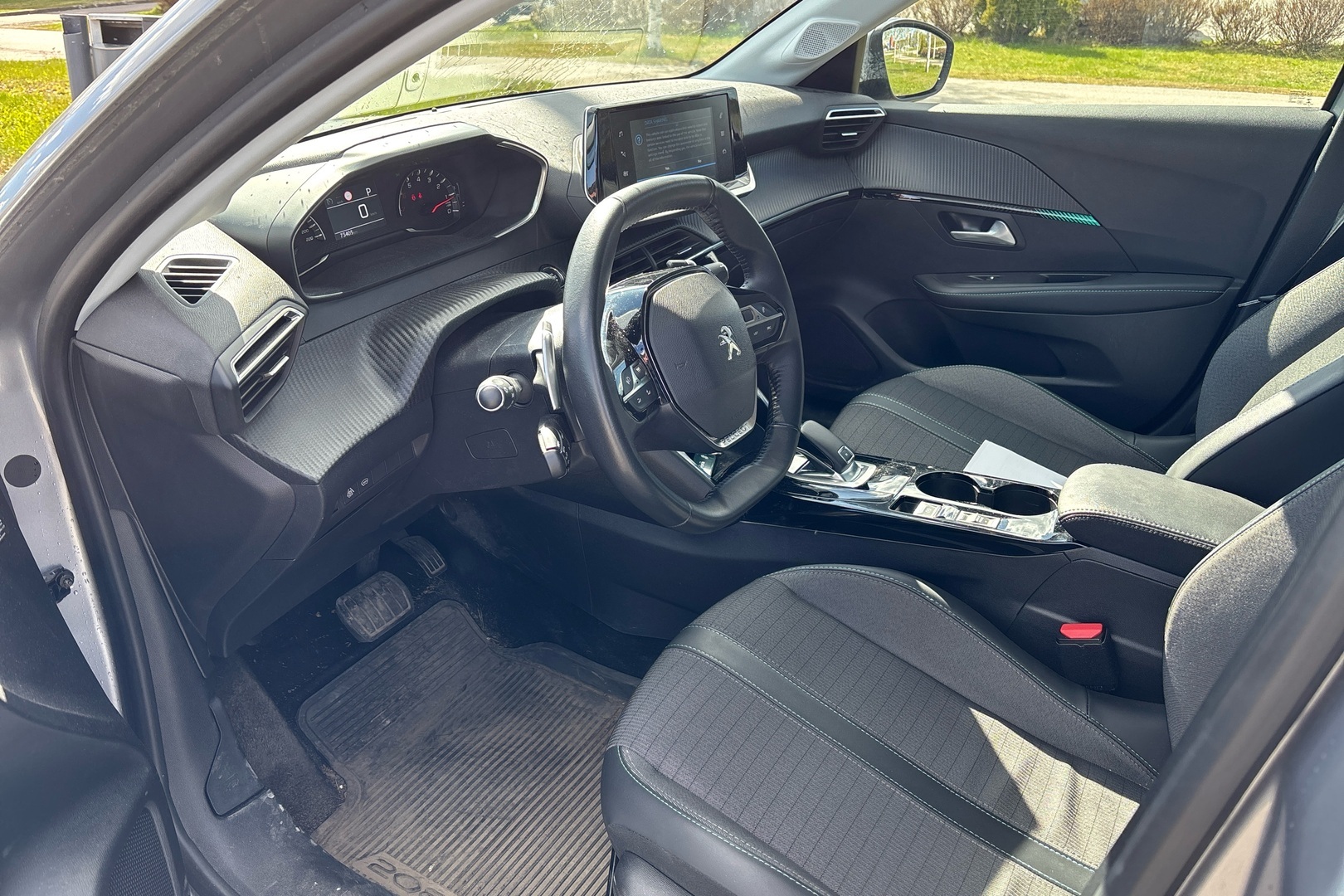 PEUGEOT 208 2021