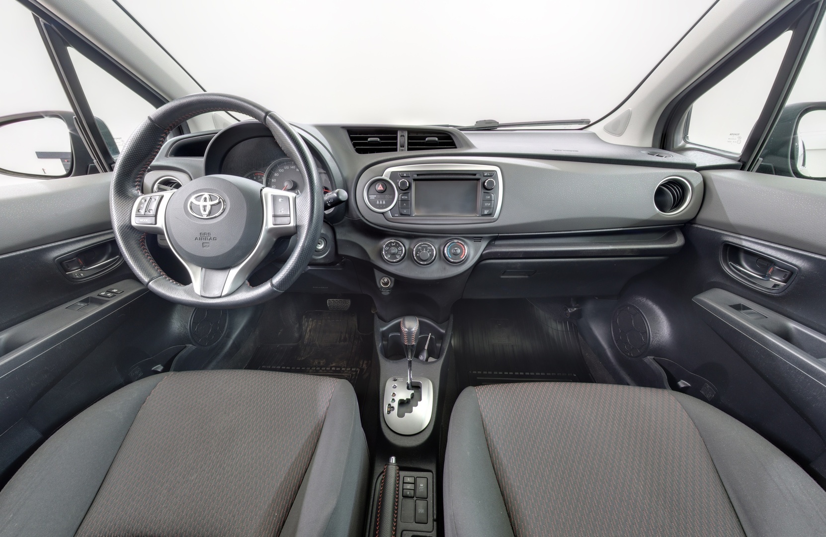 TOYOTA Yaris 2012