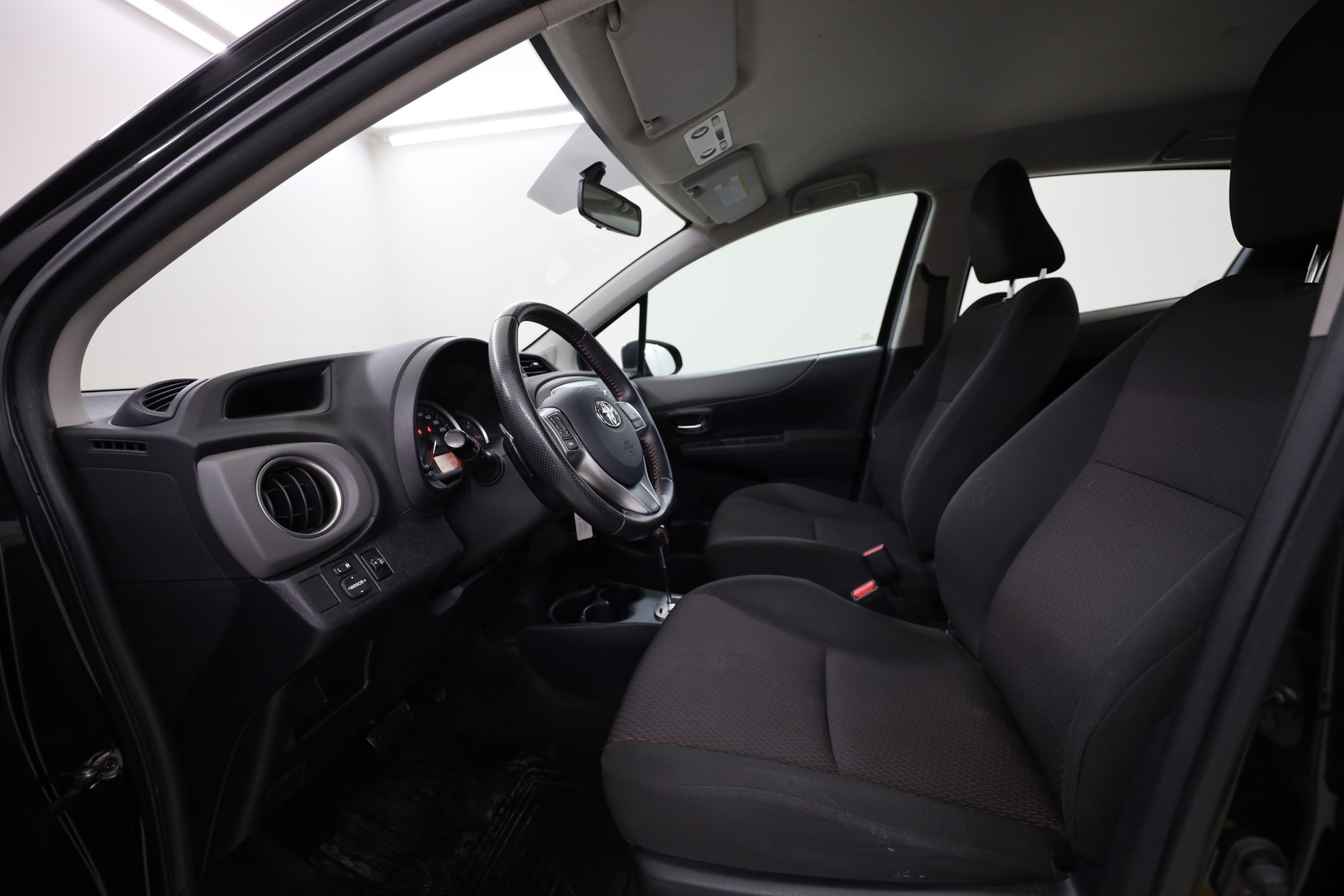 TOYOTA Yaris 2012