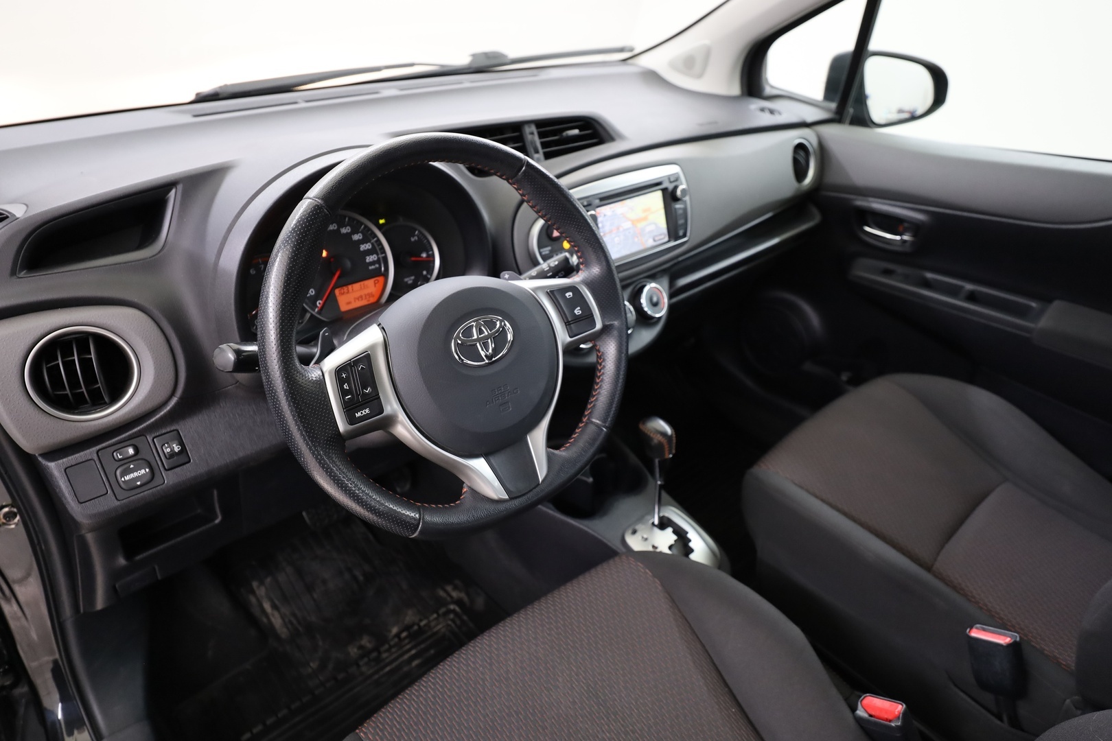TOYOTA Yaris 2012