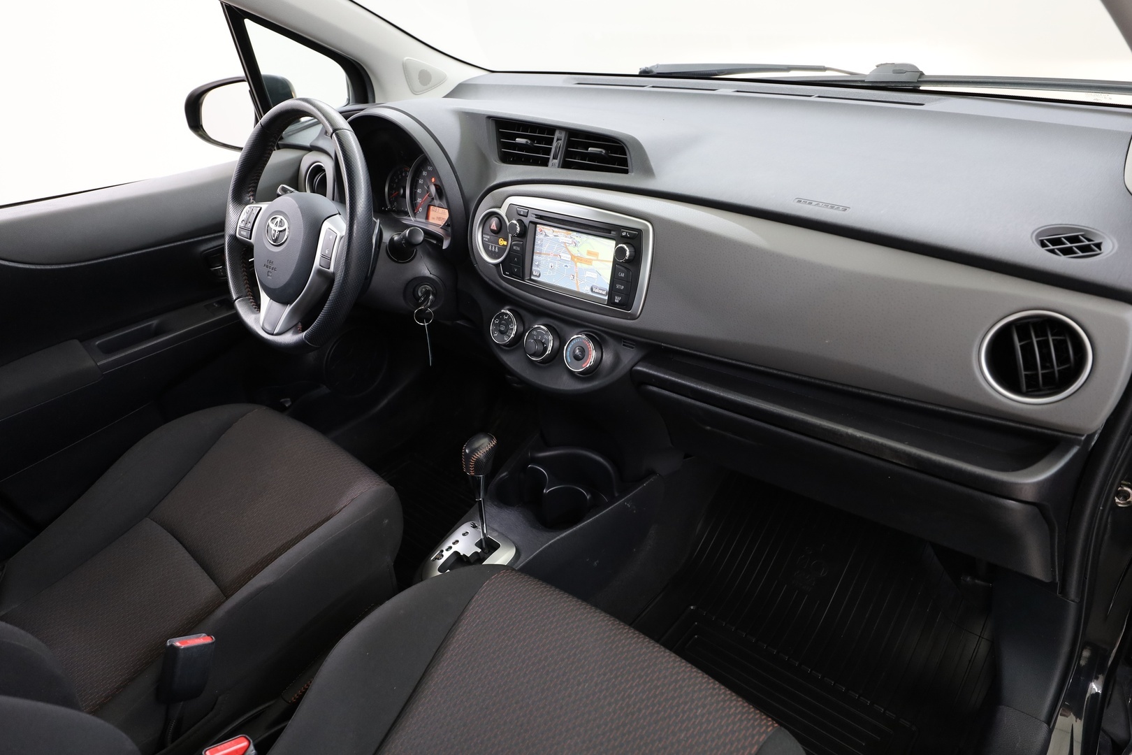 TOYOTA Yaris 2012