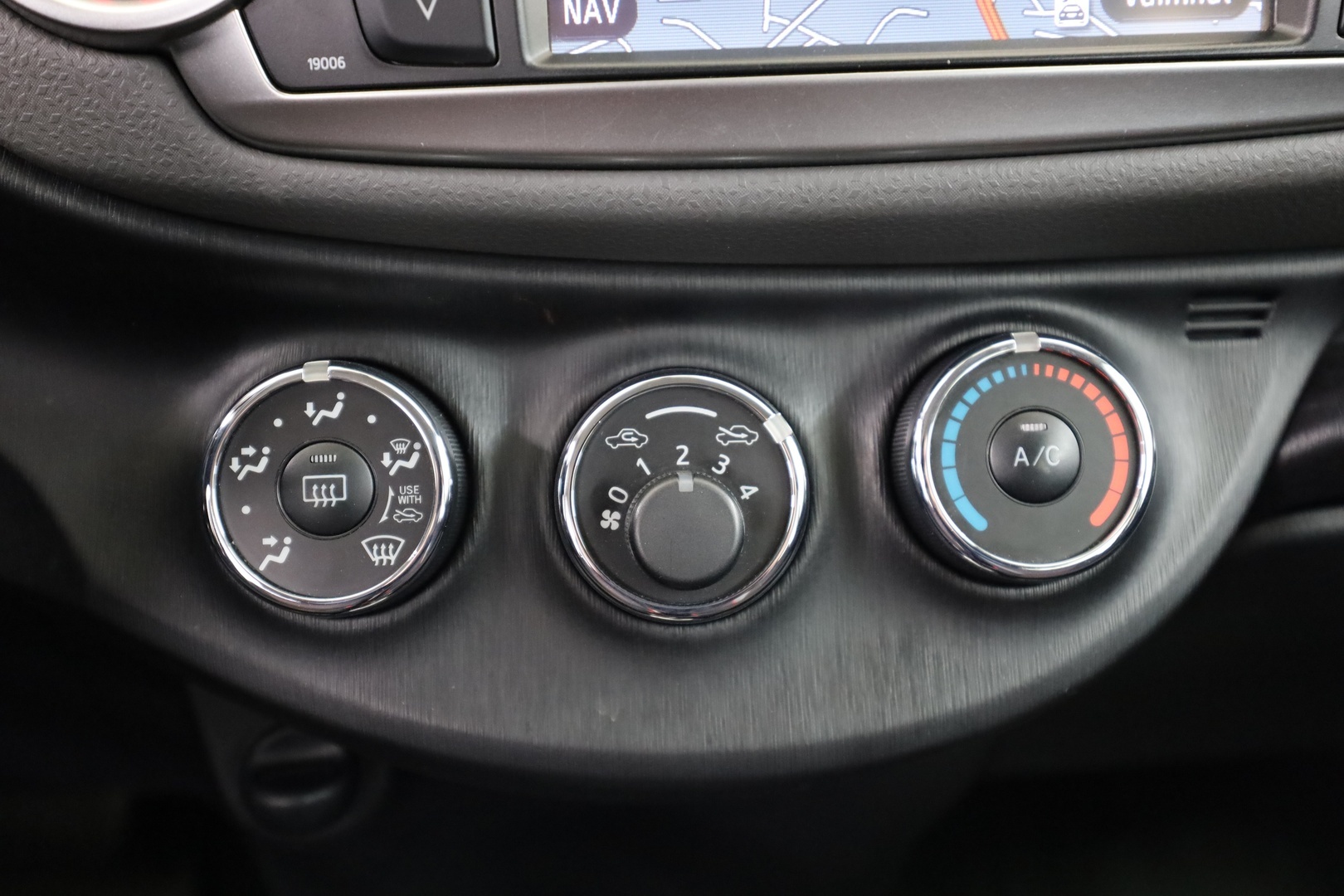 TOYOTA Yaris 2012