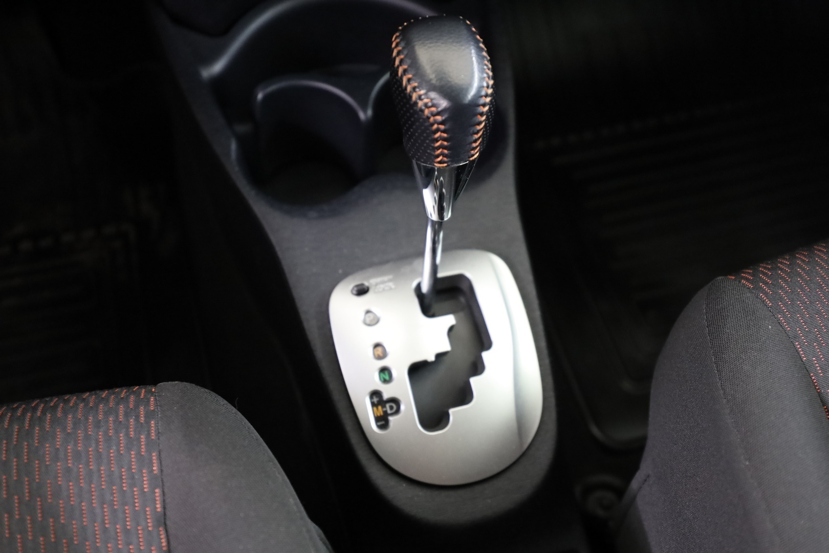 TOYOTA Yaris 2012