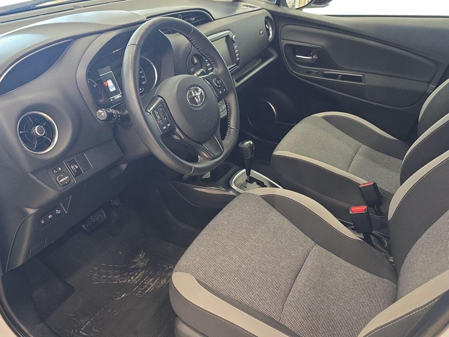TOYOTA Yaris 2019