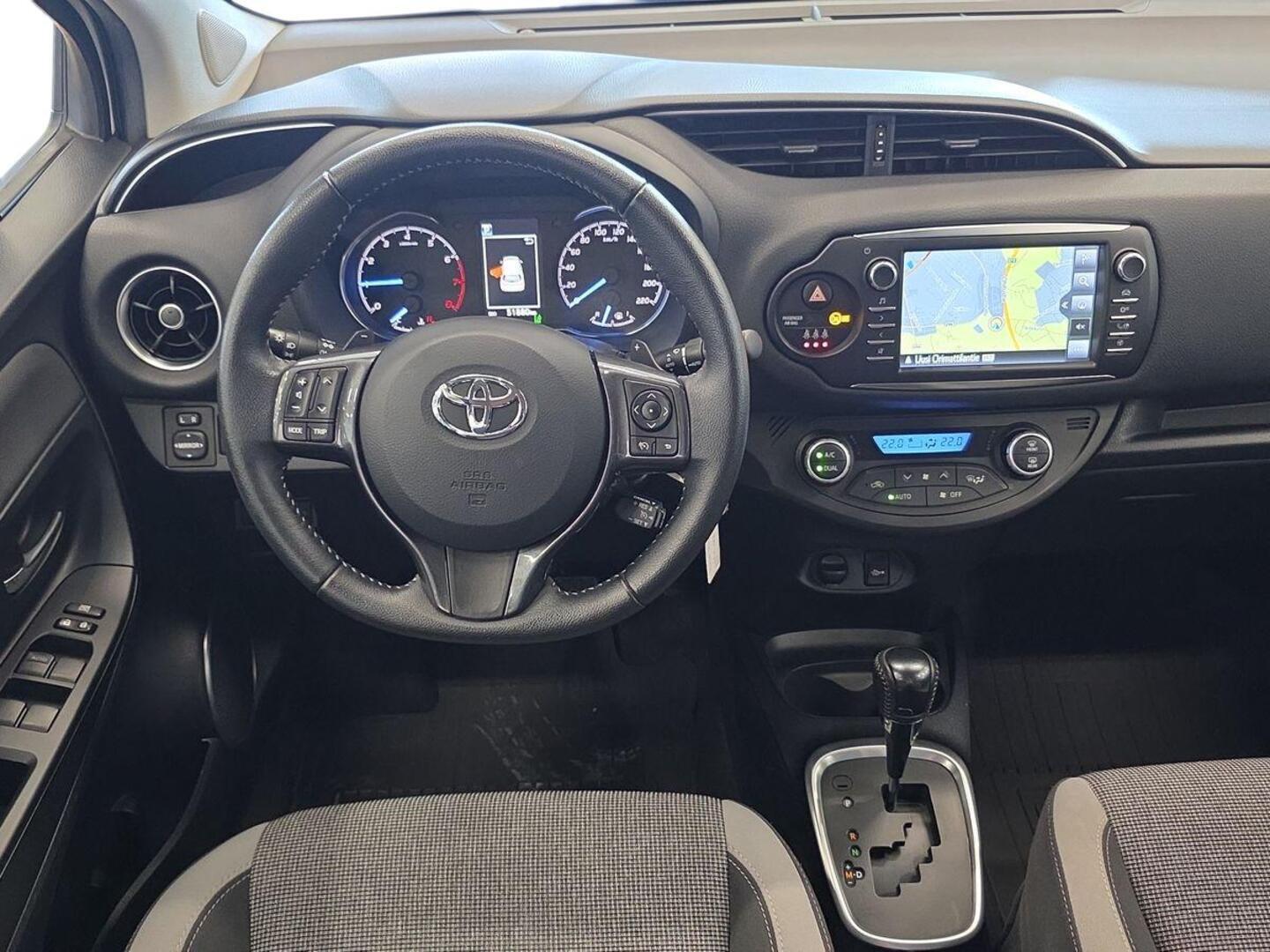 TOYOTA Yaris 2019