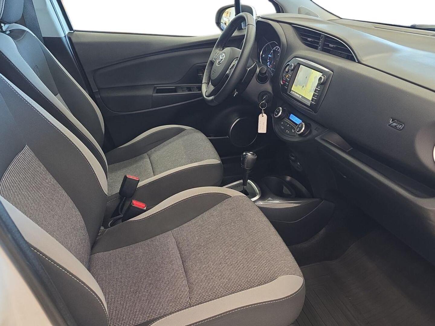 TOYOTA Yaris 2019