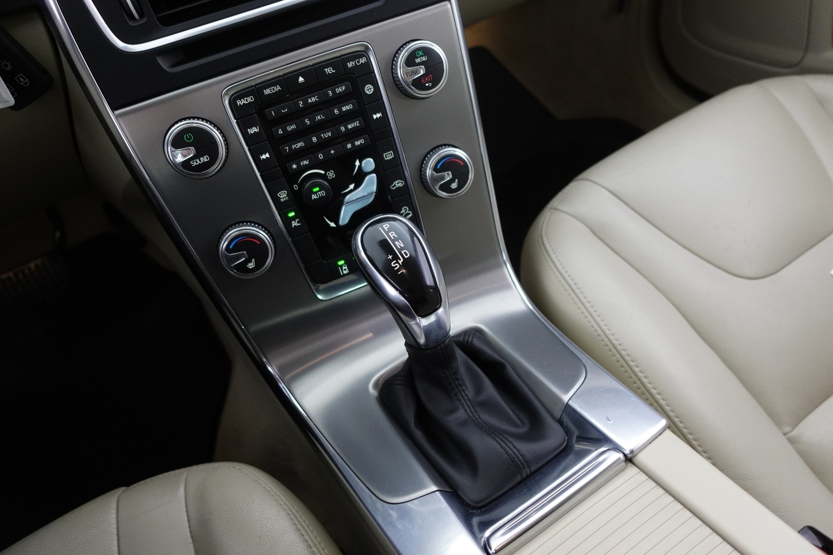 VOLVO V60 Cross Country 2016