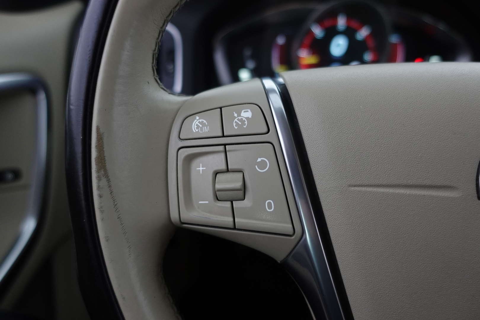 VOLVO V60 Cross Country 2016