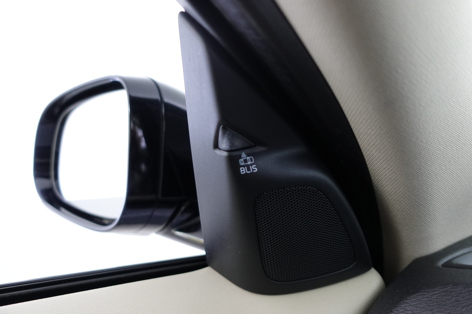 VOLVO V60 Cross Country 2016