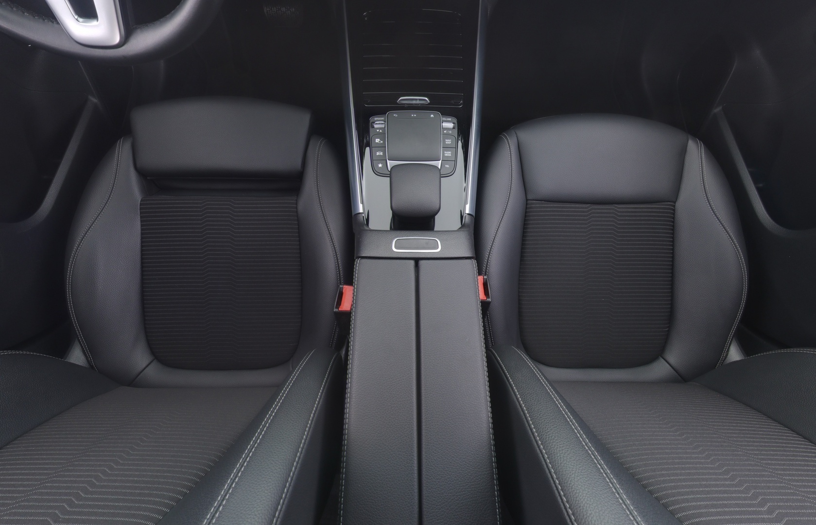 MERCEDES-BENZ EQA 2022