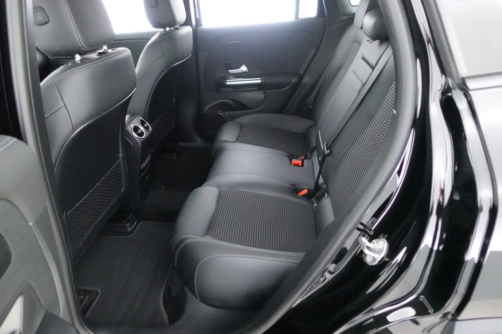 MERCEDES-BENZ EQA 2022