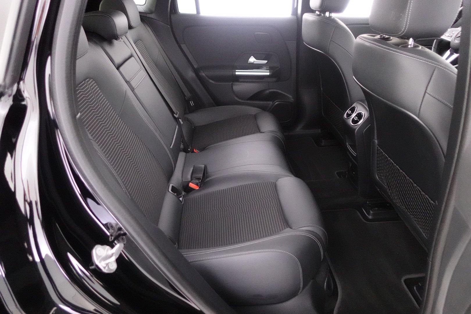 MERCEDES-BENZ EQA 2022